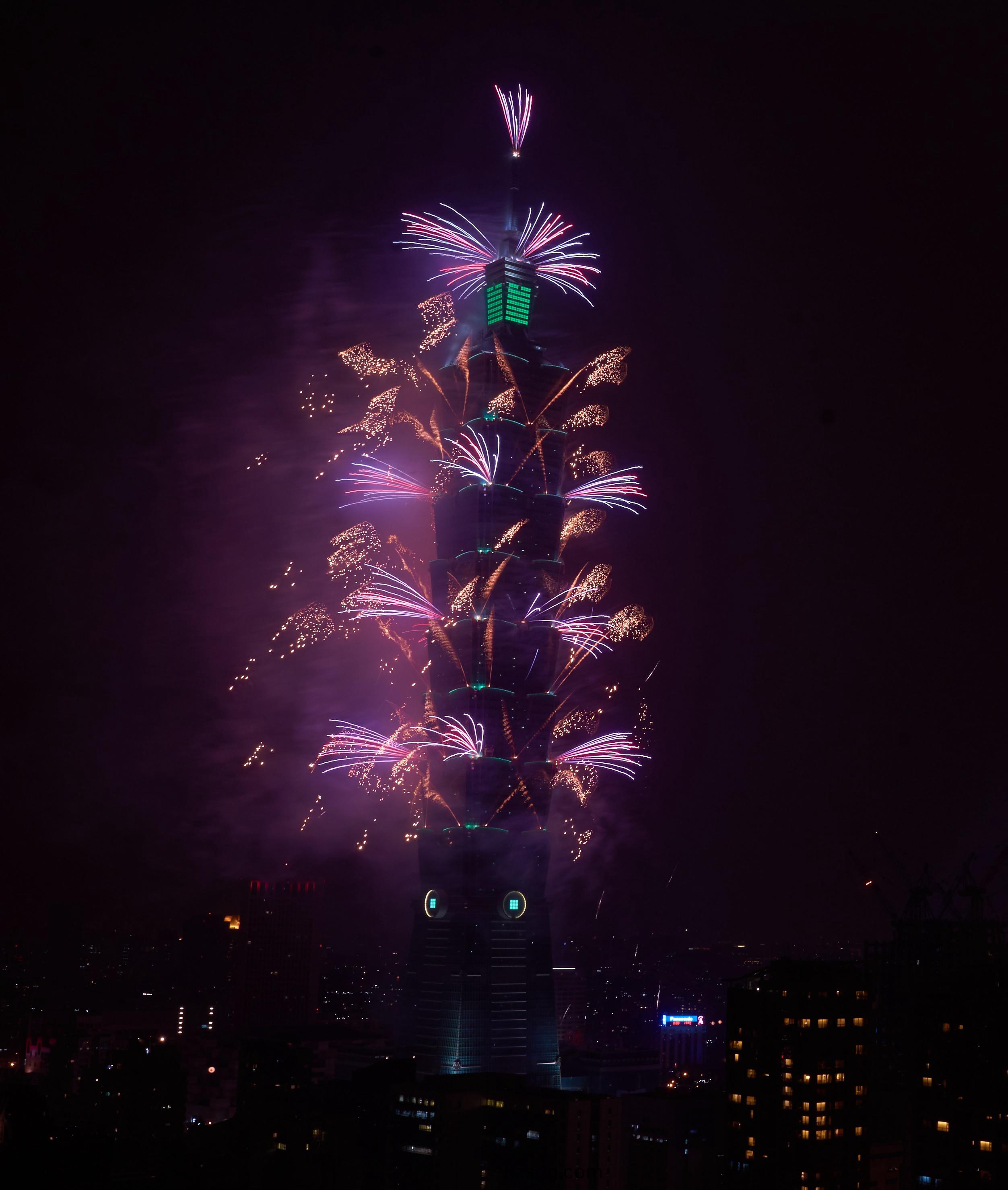 【新聞(wen)圖片】飛(fei)利浦炤明助力檯北101打造檯灣(wan)綠色地標(biao) (2).jpg