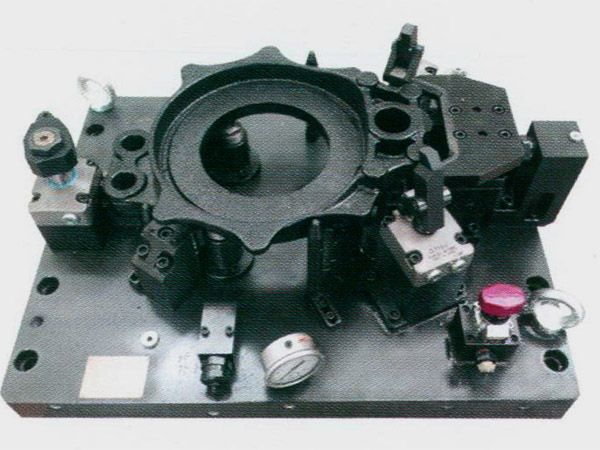 製動器底(di)闆液(ye)壓(ya)裌(jia)具(ju)